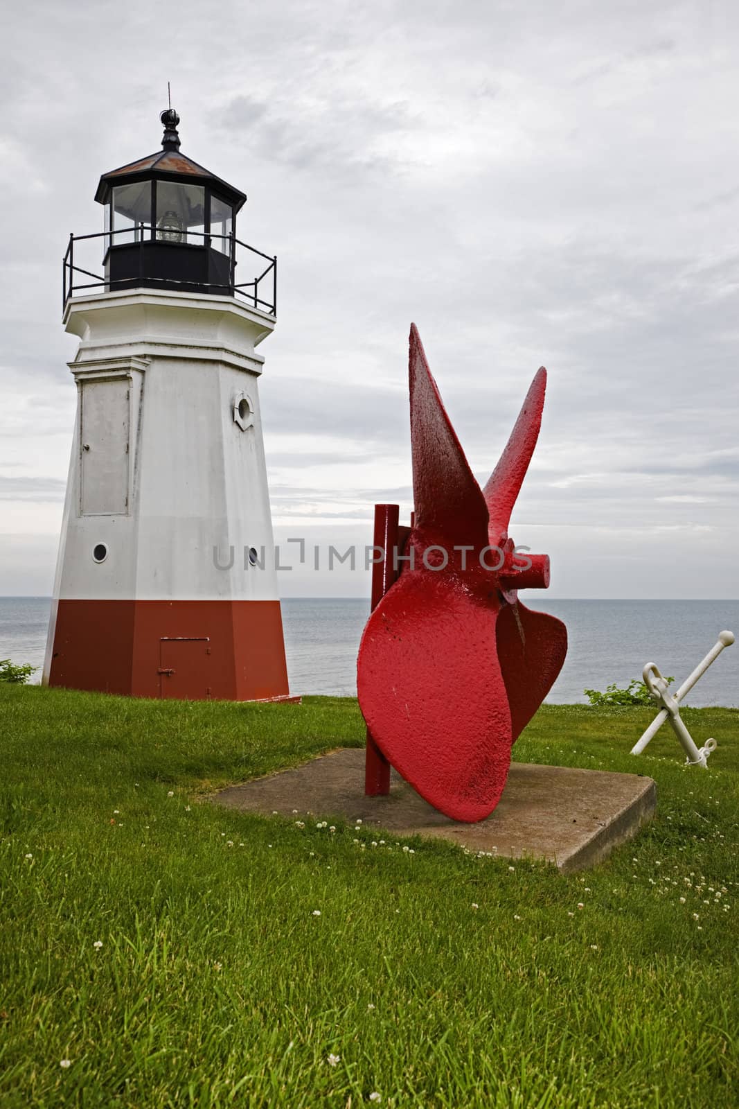 Vermillion Lighthouse by benkrut