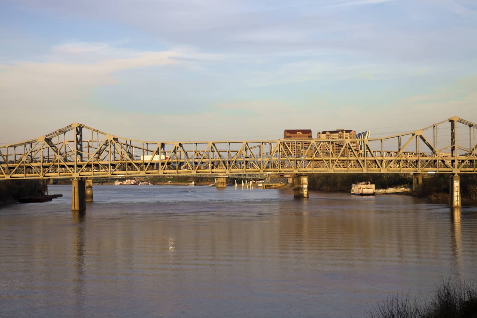 Bridge between Ohio and Kentucky. Between Cincinnati and Covington.