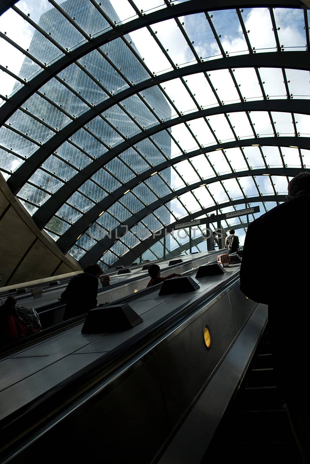 jubilee tube line escalator at Canary Wharf station