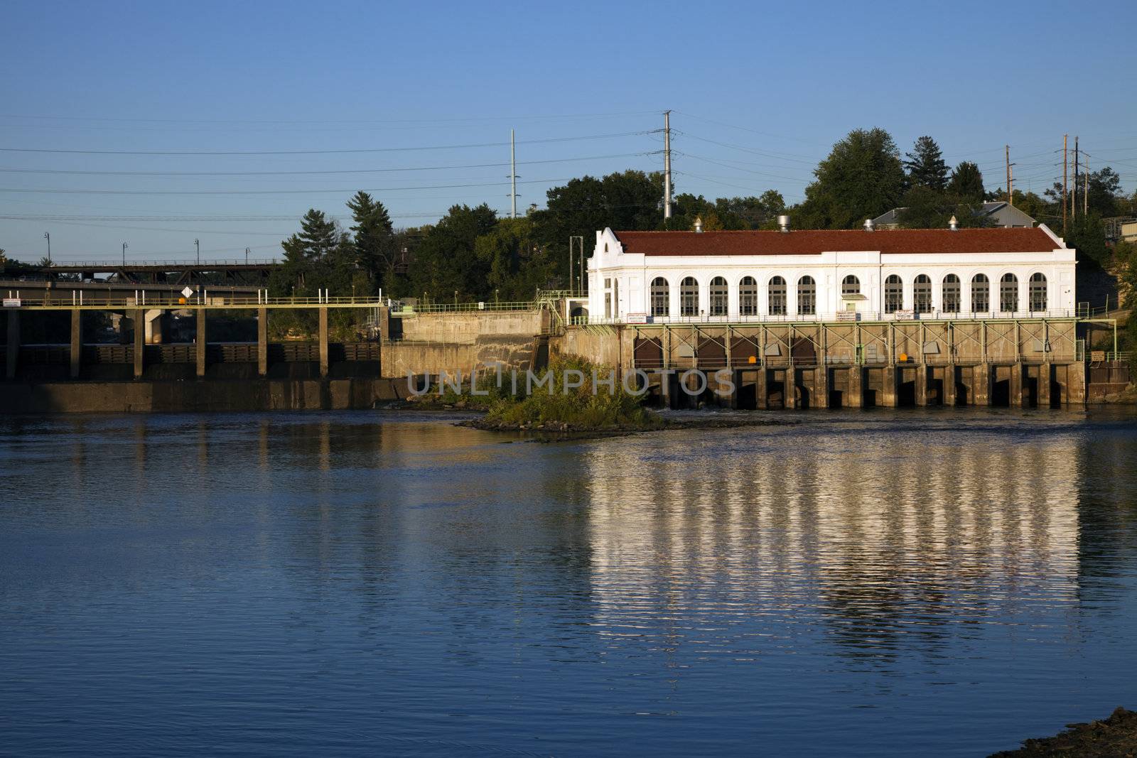 Dam in Wisconsin Dells by benkrut