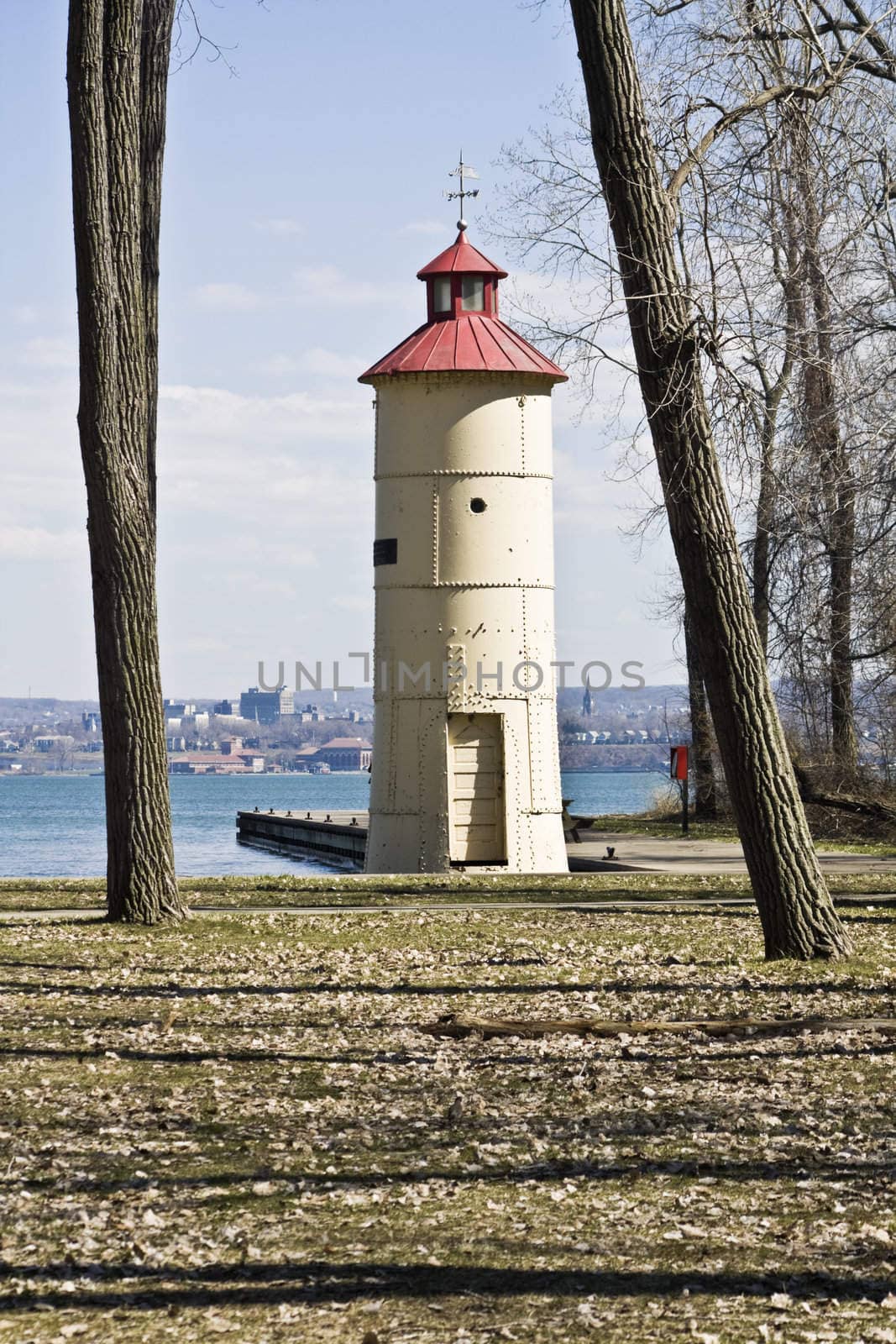 Lighthouse in Erie by benkrut