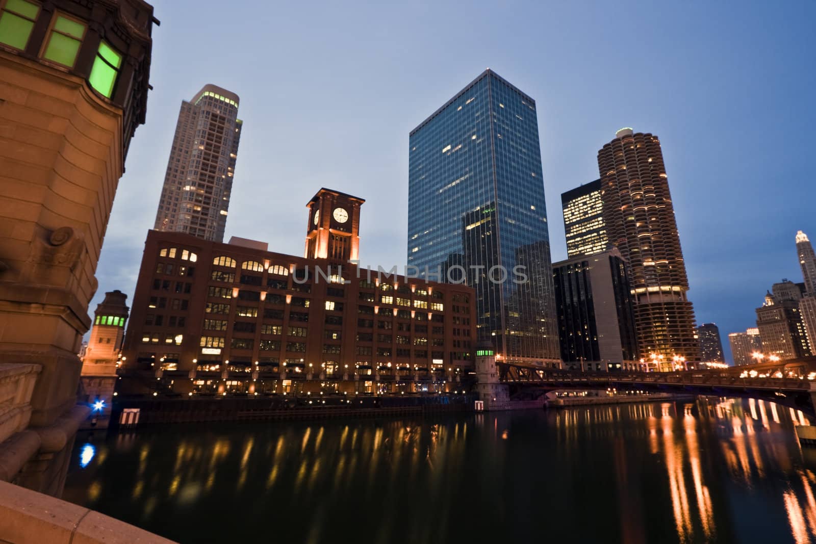 Evening by Chicago River by benkrut