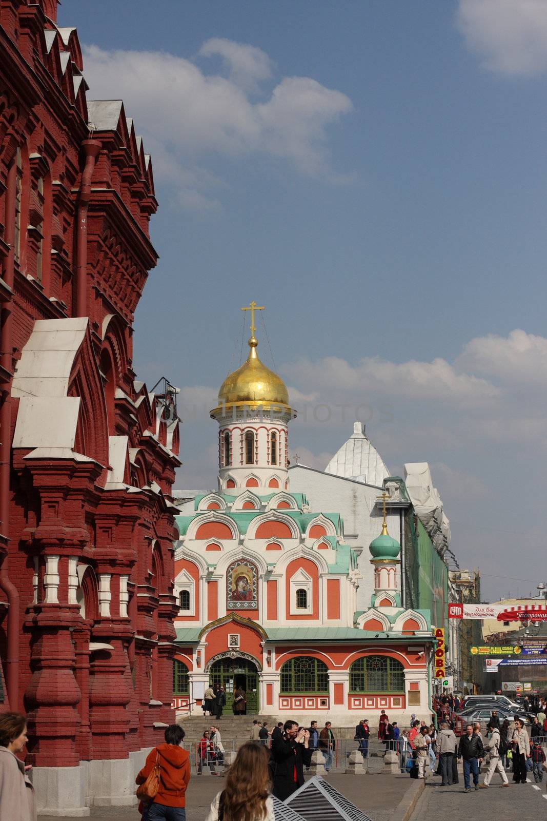 Church, Kazan, divine, mothers, red, the area, historical, a museum, domes, a building, people, walk, day, a city, a brick, red, gold, a cross, Orthodoxy