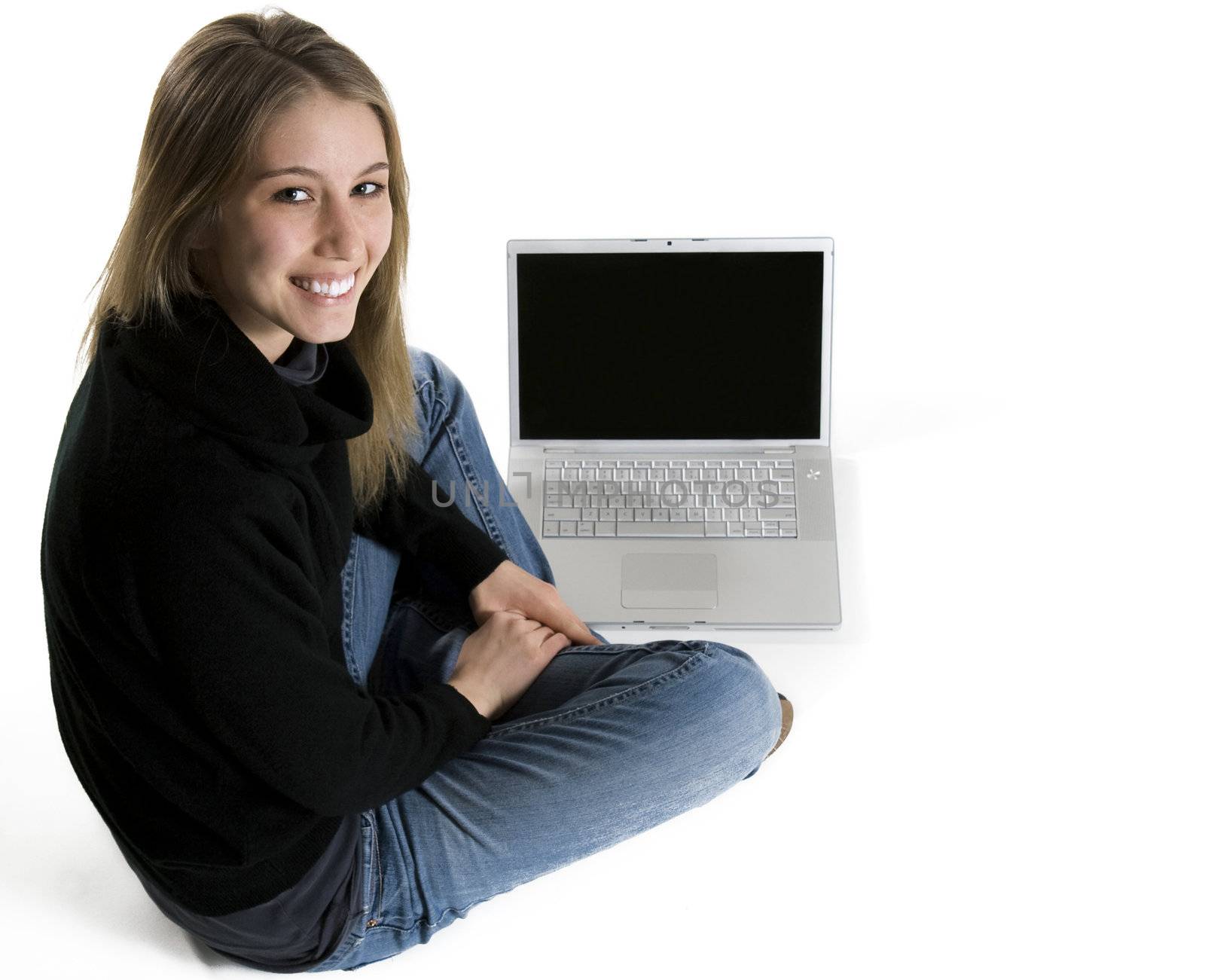 Smiling young woman in front of laptop.