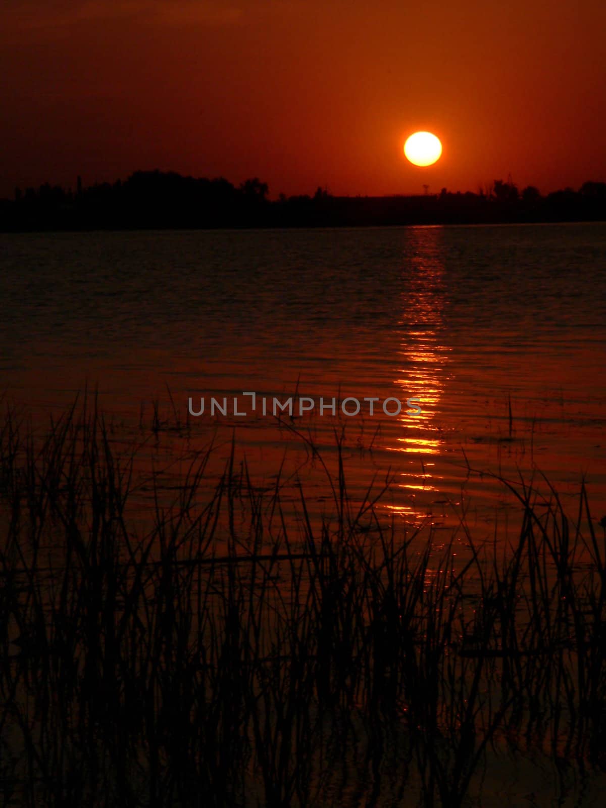 The Sunset beside lake.