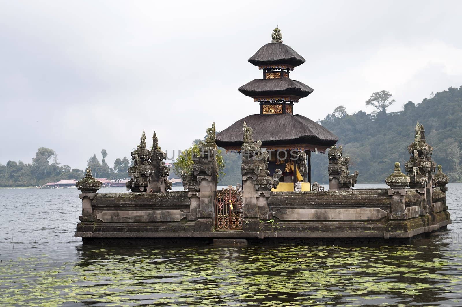 Ulun Danu temple by rigamondis