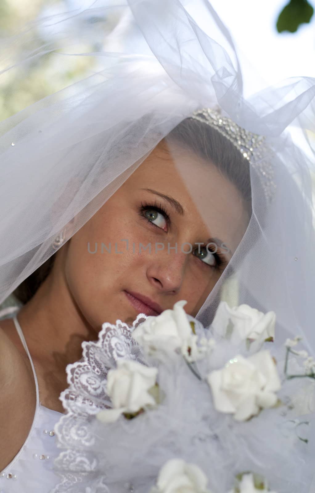 Bride with flowers by zokov