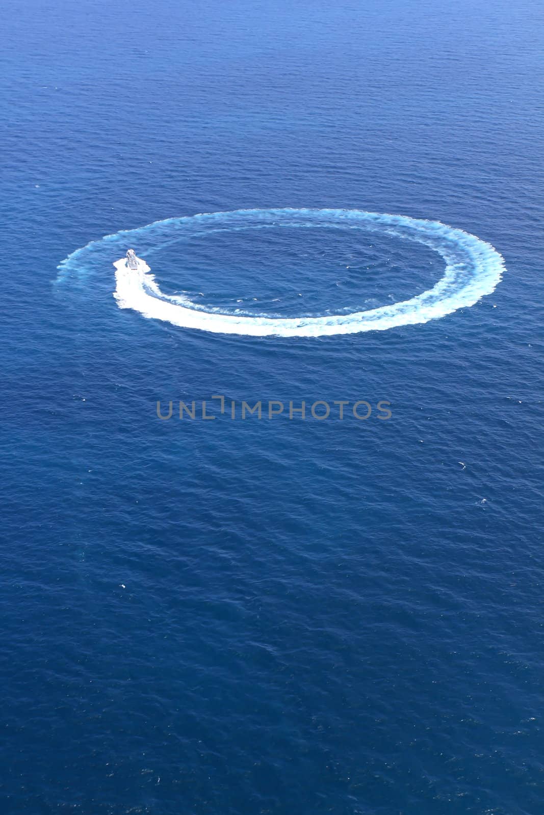 Speedboat in the sea ran circles. by rufous