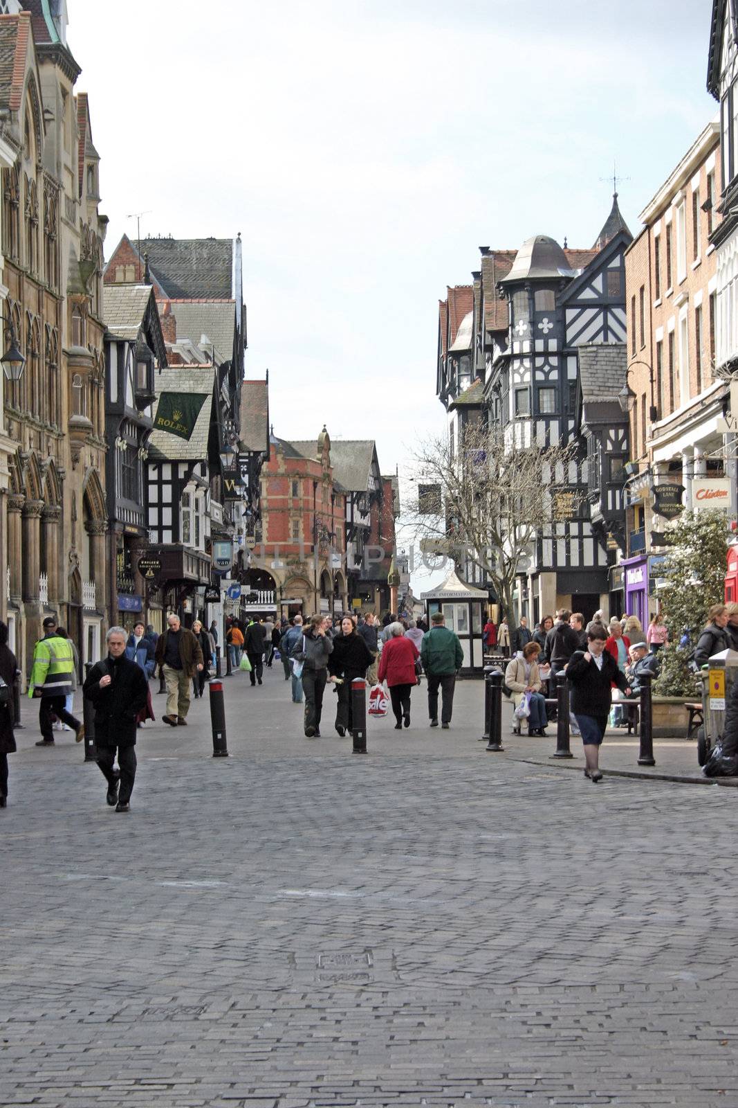 Shoppers in Chester by green308