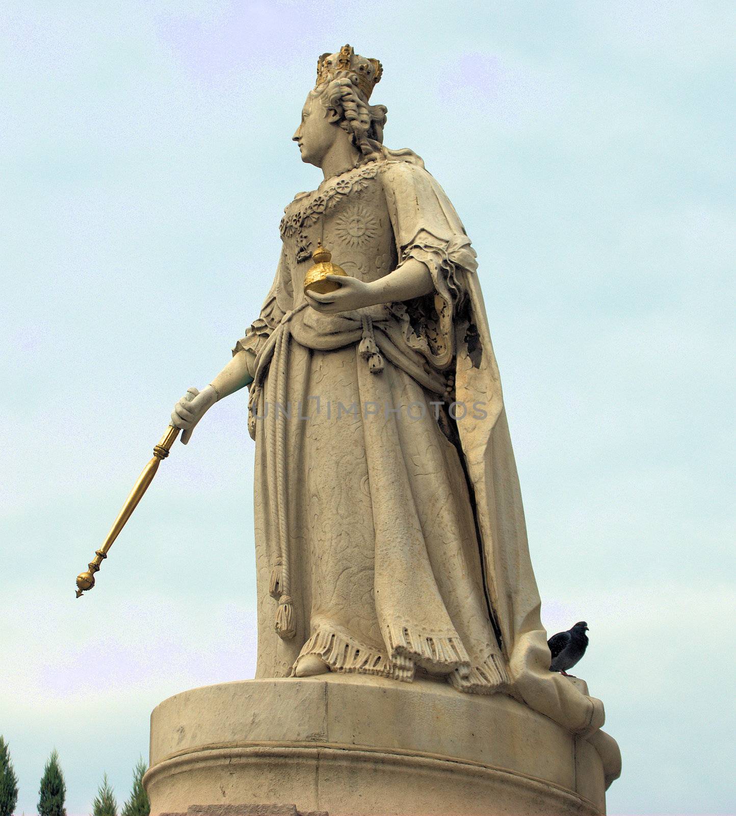 Statue of Queen victoria by pauws99