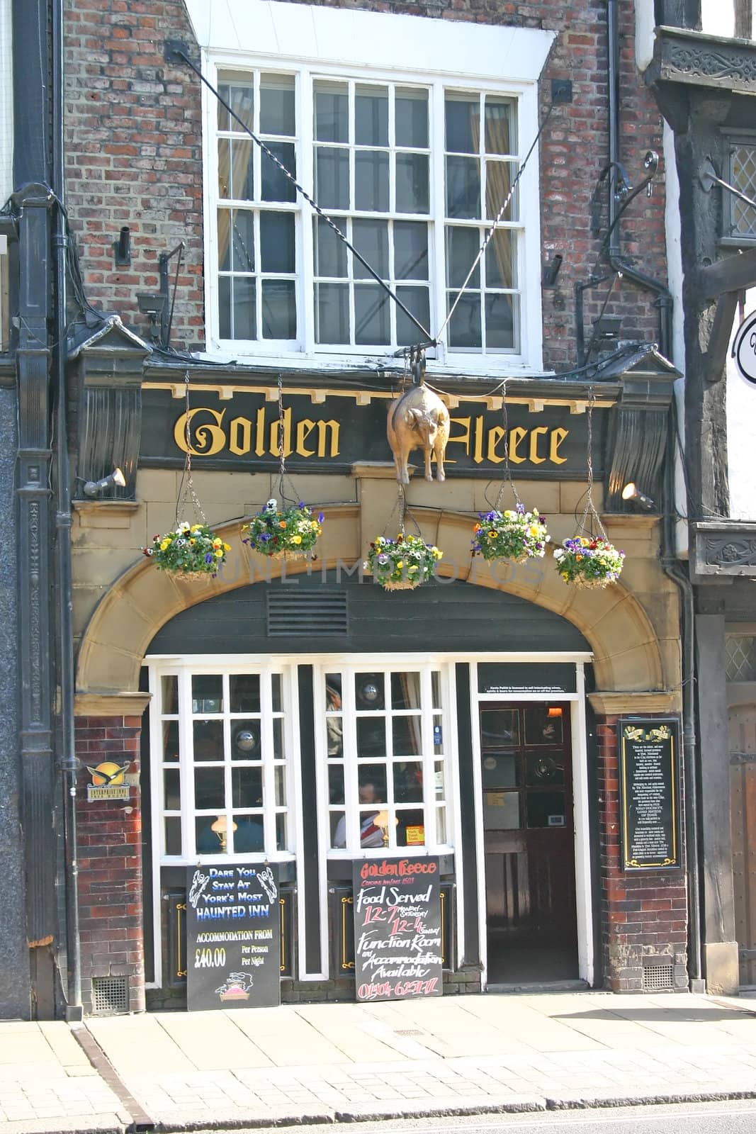 Golden Fleece Pub in York England by green308