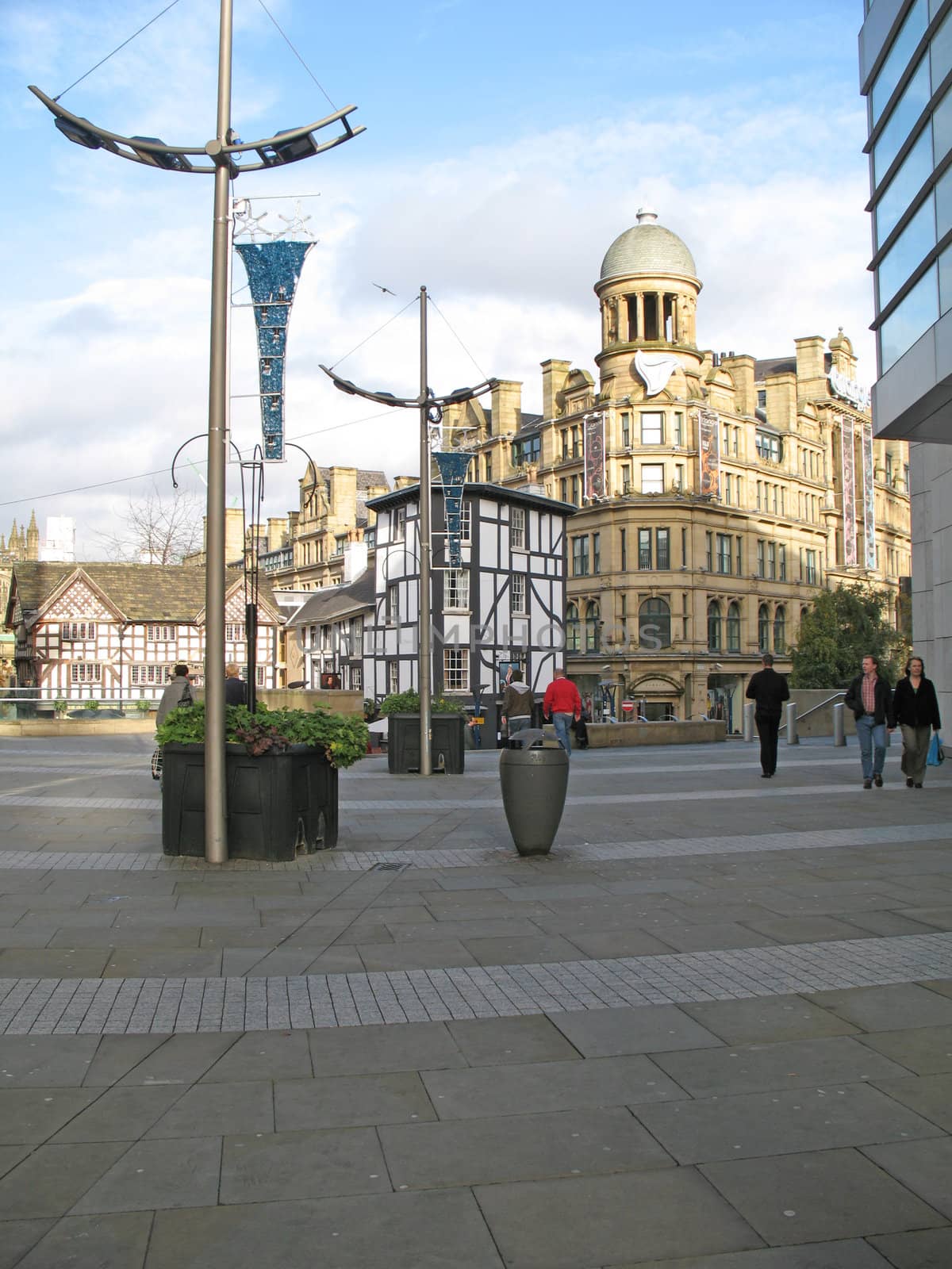 Christmas Shoppers in Manchester England by green308