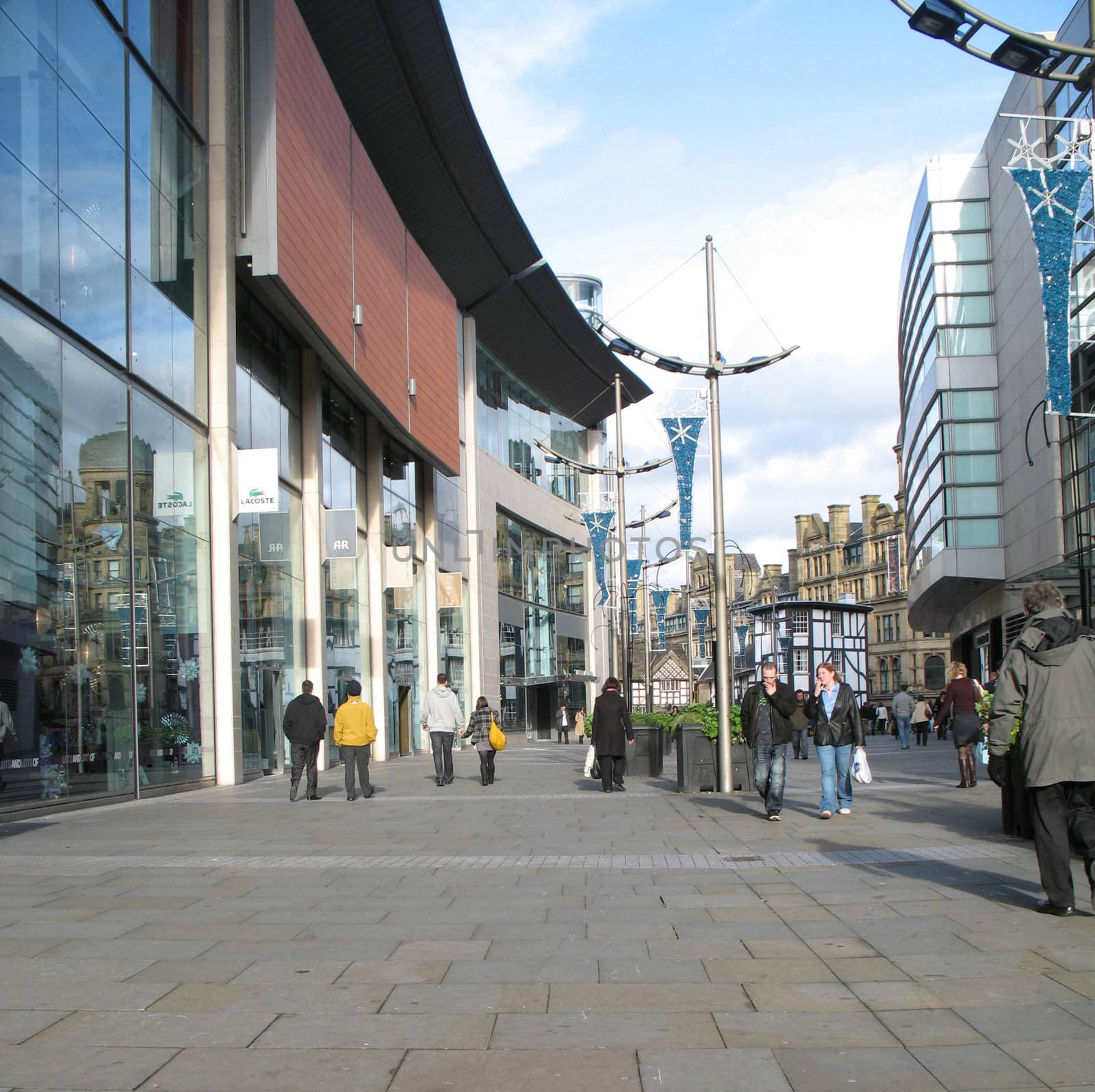 Christmas Shoppers in Manchester England by green308