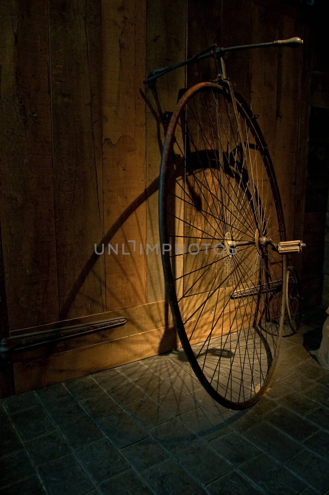 A very old bicycle by dutourdumonde