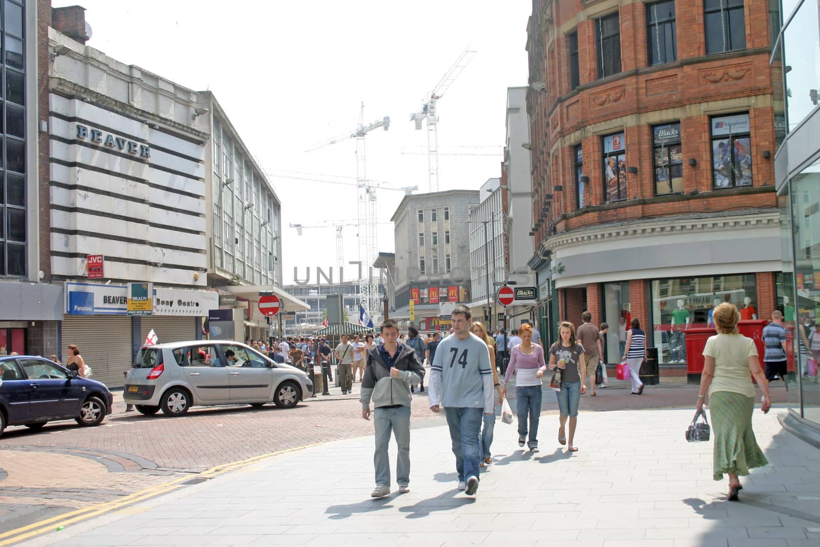 Tourists and Shoppers in Liverpool City by green308