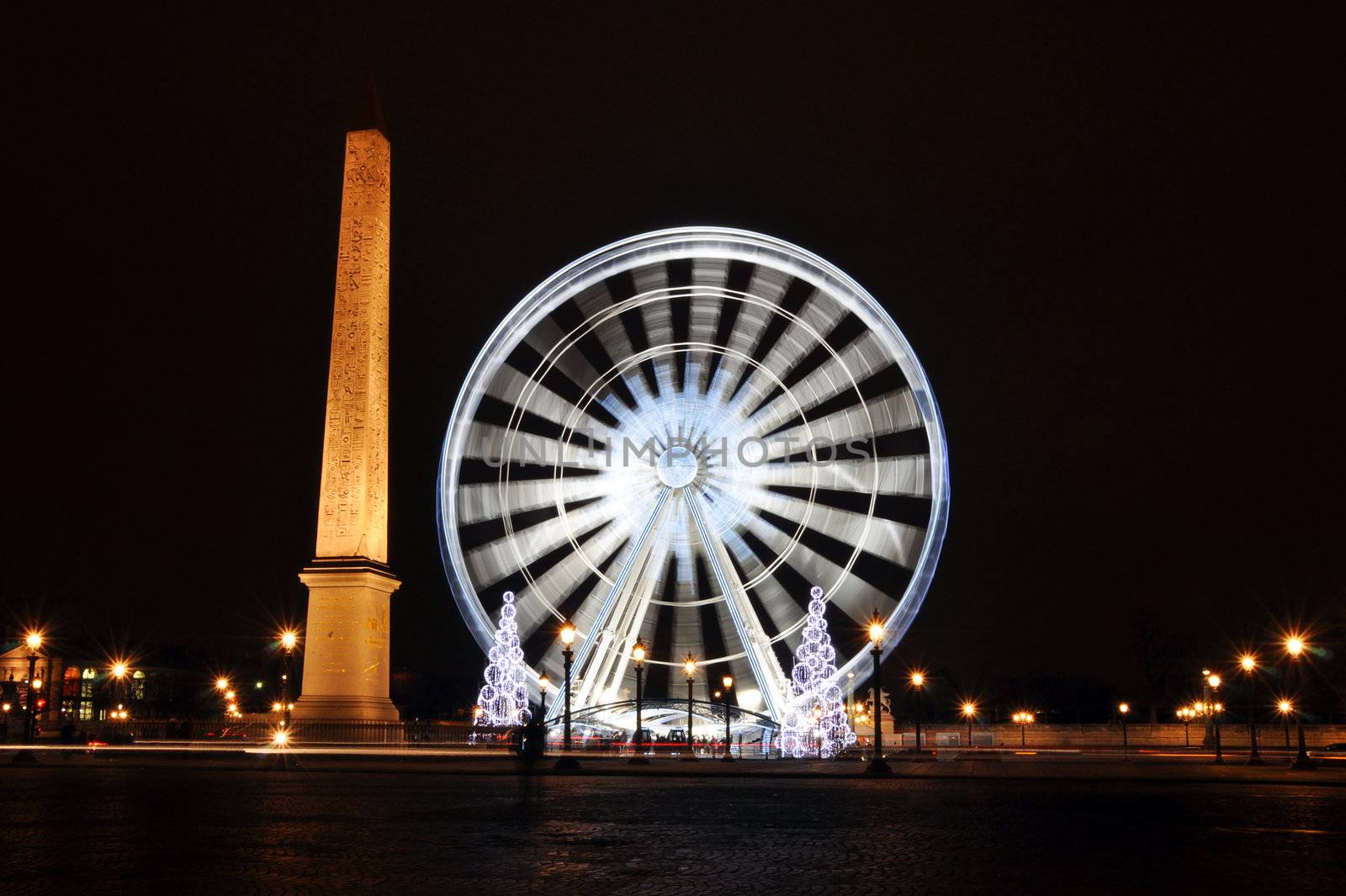 Ferris wheel on Concorde Square, Paris by dutourdumonde