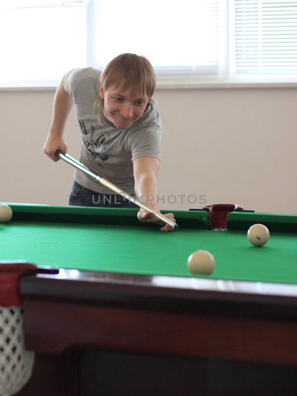 The guy plays billiards by fedlog