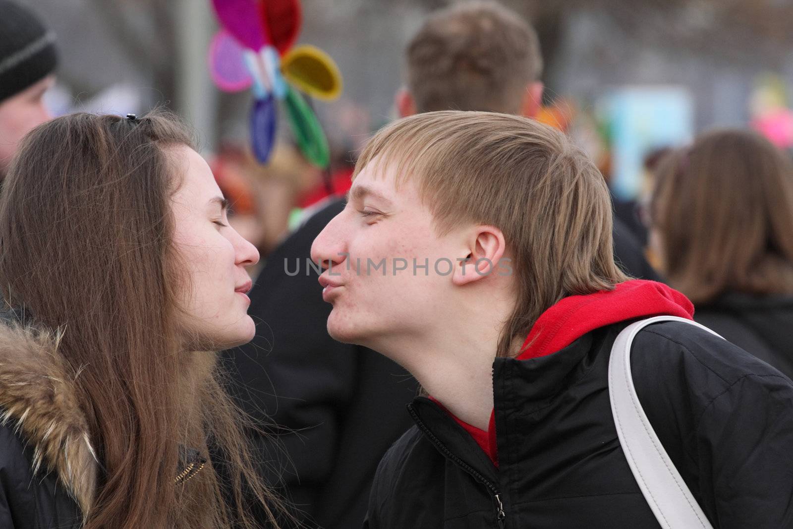 boy,  young man,  girl,  woman to kiss, kiss, love, relations,  person, spring