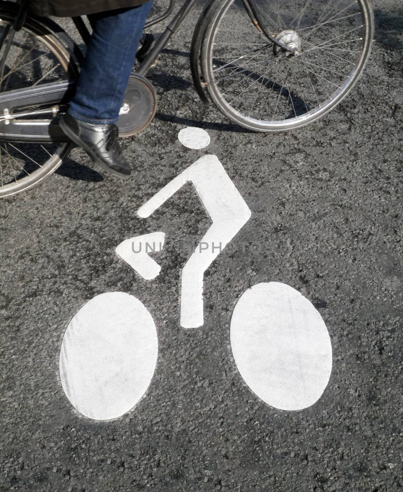 Bicycle lane by dutourdumonde