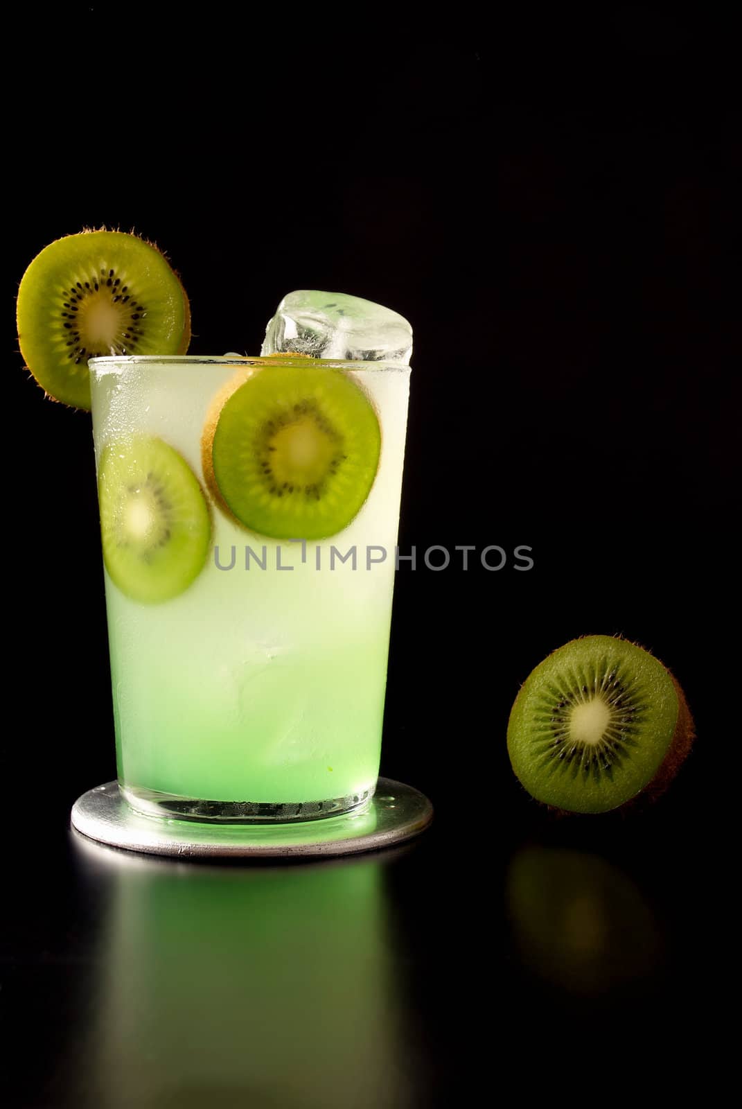 Designer kiwi cocktail served with fresh fruit