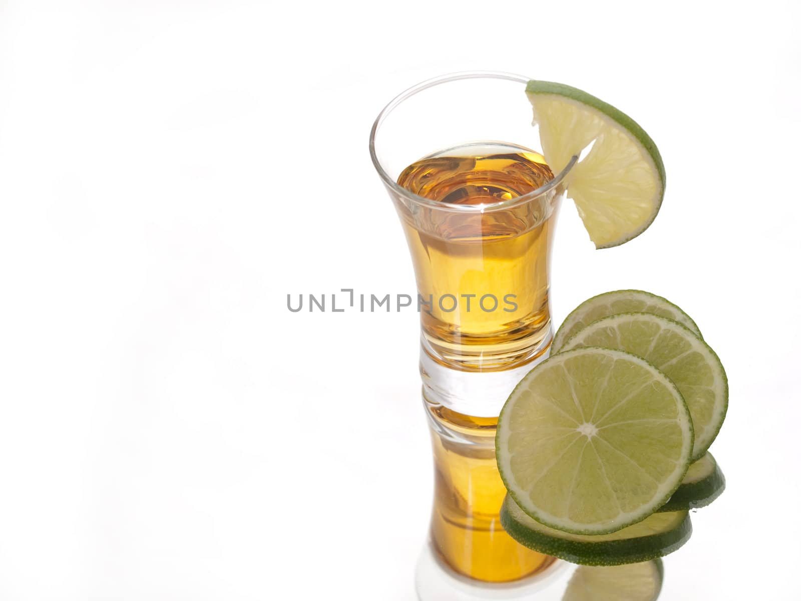 Golden tequila and lime slices