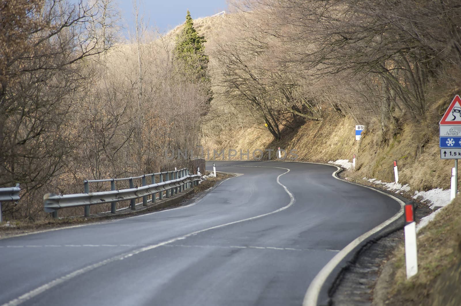 mountain road by bravajulia