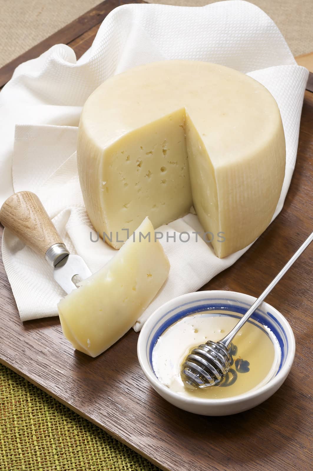 sheep milk cheese with honey by bravajulia