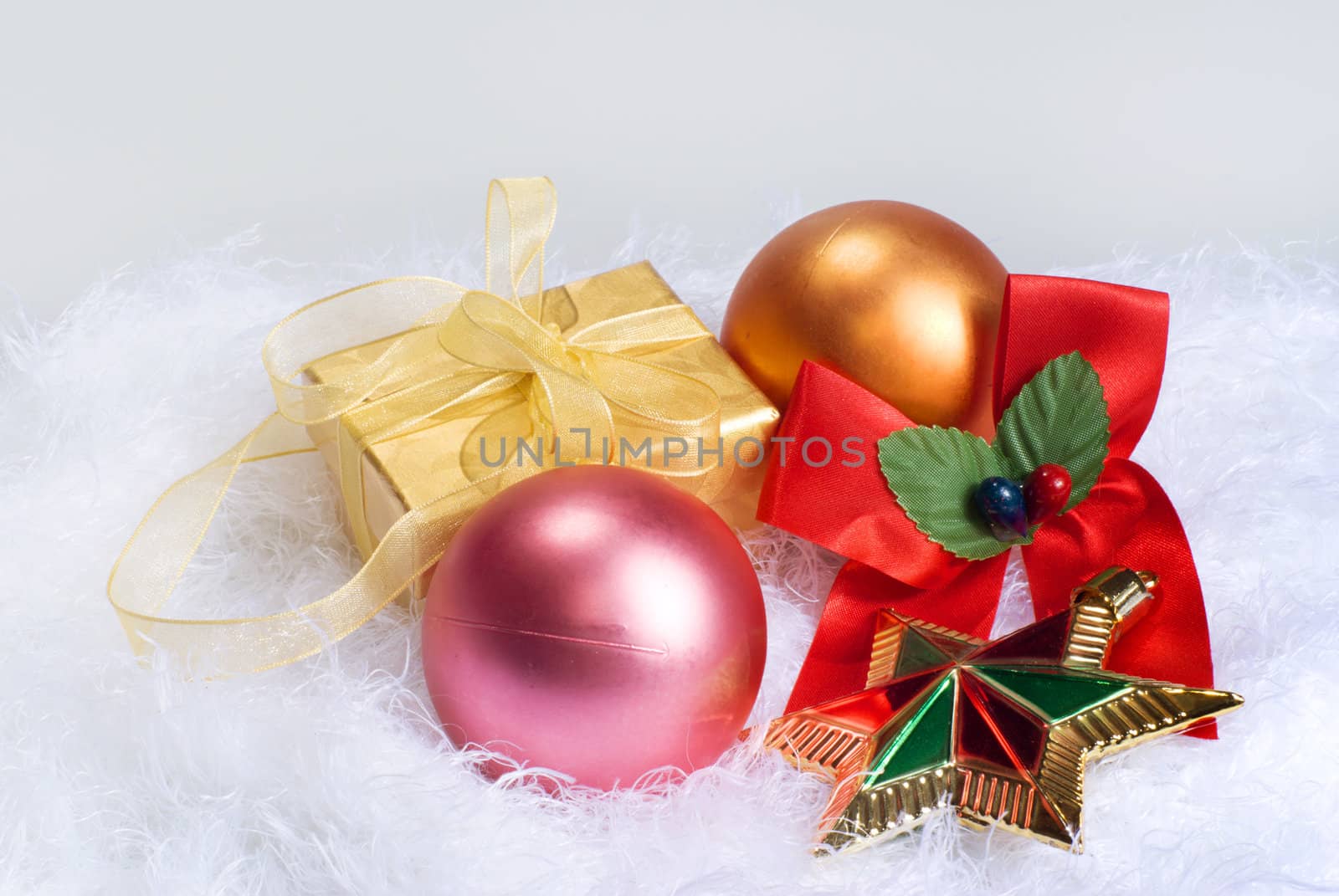 Christmas spheres, star and gift