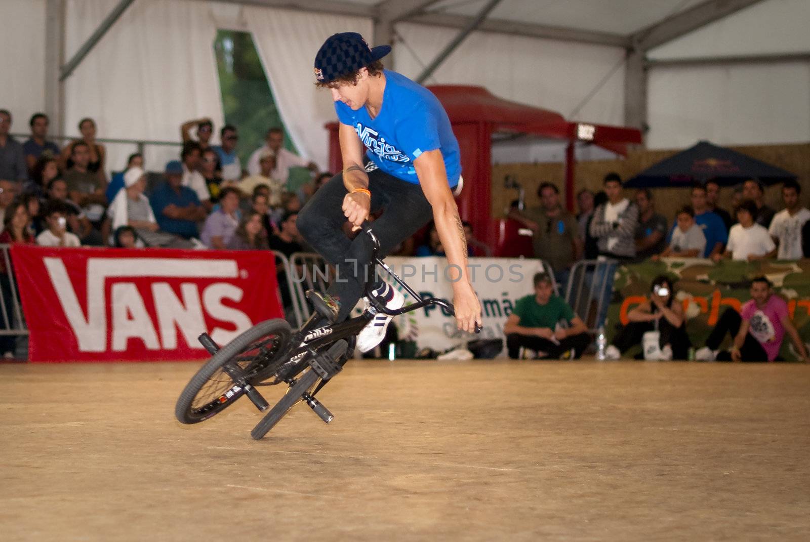 Matthias Dandois during the Flatland Field Control'09, Parque da Juventude de Portimão on September 2009. Photo taken on: September 20th, 2009