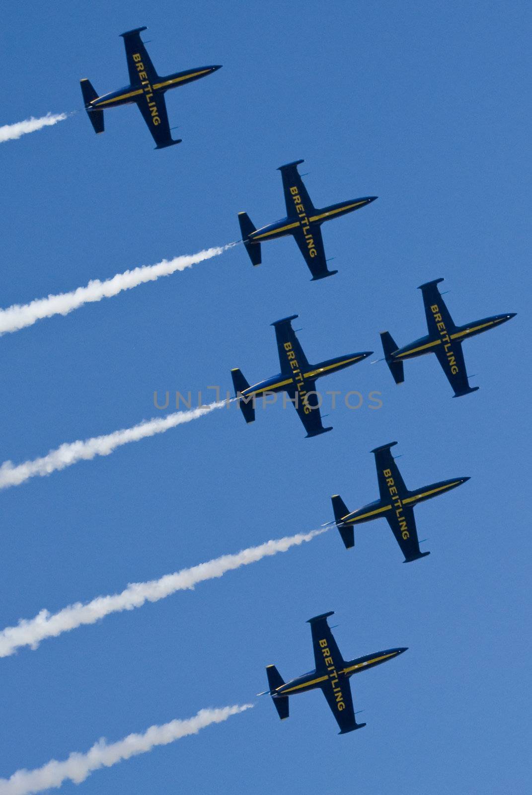 PORTO, PORTUGAL - AUGUST 31: Breitling Jet Team demo during break time of Red Bull Air Race'07 AUGUST 31, 2007 in Porto, PORTUGAL.