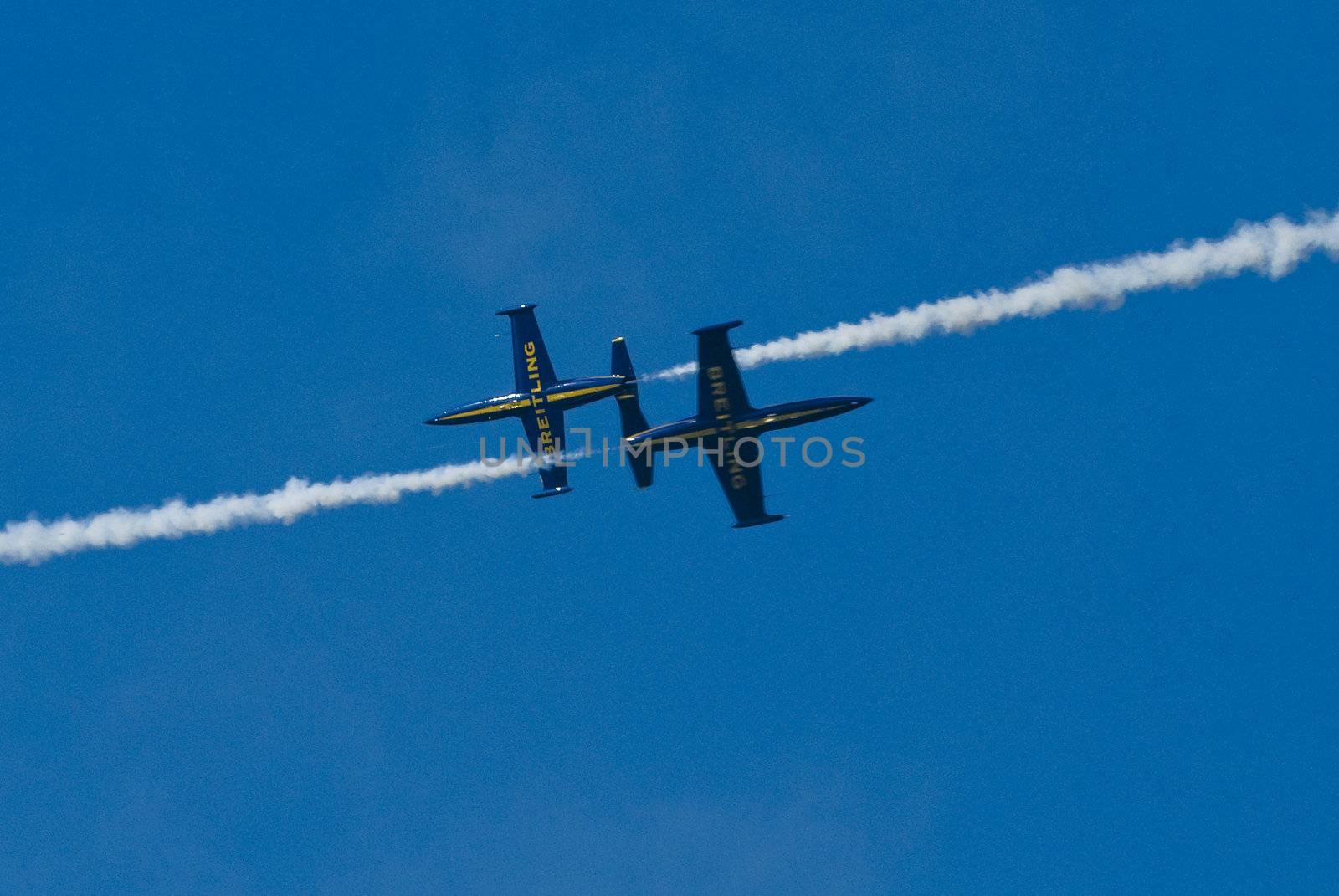 PORTO, PORTUGAL - AUGUST 31: Breitling Jet Team demo during break time of Red Bull Air Race'07 AUGUST 31, 2007 in Porto, PORTUGAL.