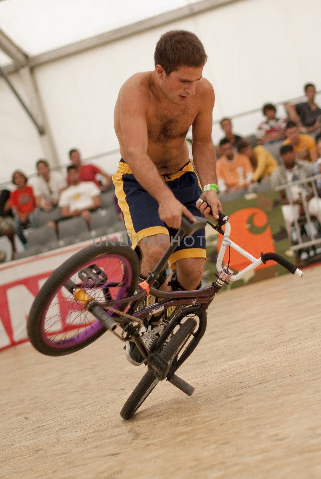 Alberto Moya during the Flatland Field Control'09, Parque da Juventude de Portimão on September 2009. Photo taken on: September 20th, 2009