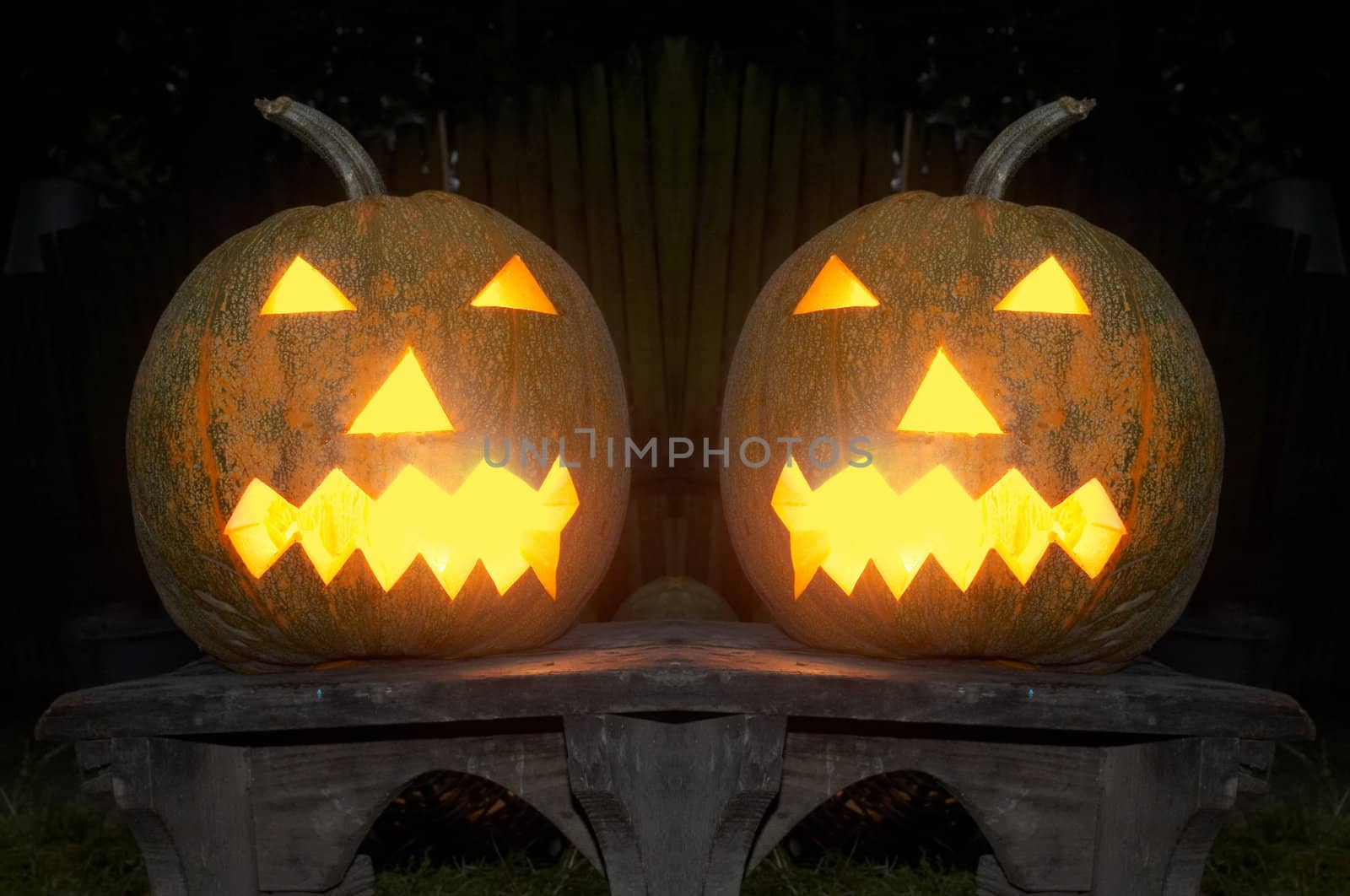 Shining face being cut in a pumpkin