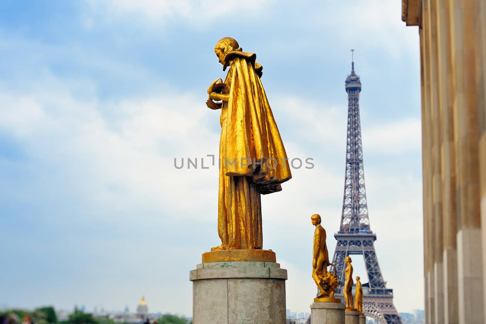 Eiffel tower and statue on Trocadero.Photo with tilt-shift effect