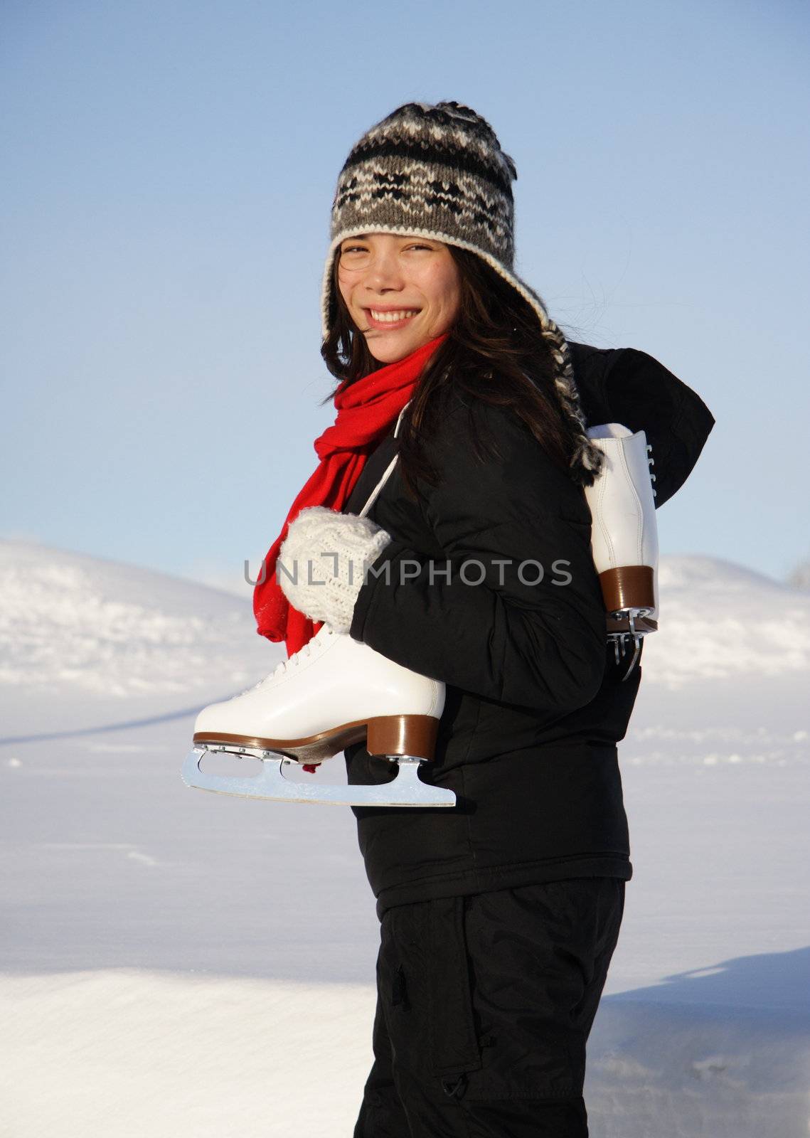 Ice skating woman by Maridav