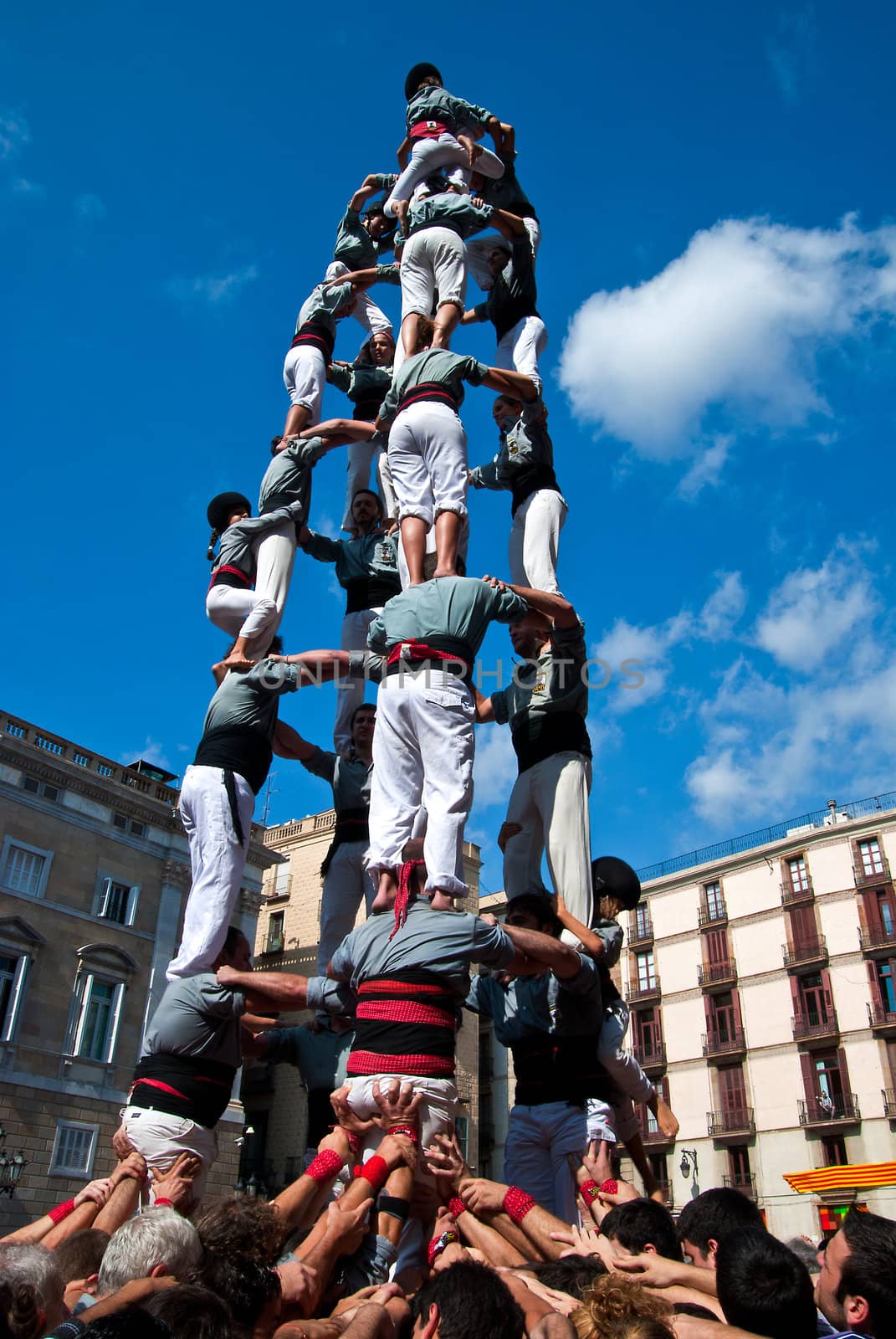 Castellers, Barcelona by matthi