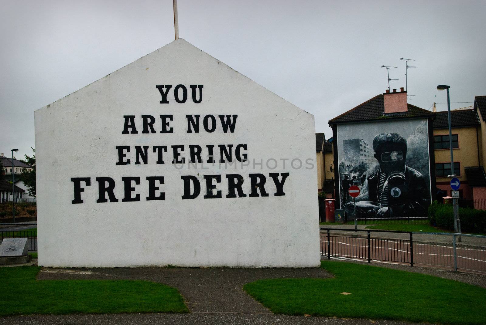 Housefront with a political painting in (London)Derry, northern Ireland.