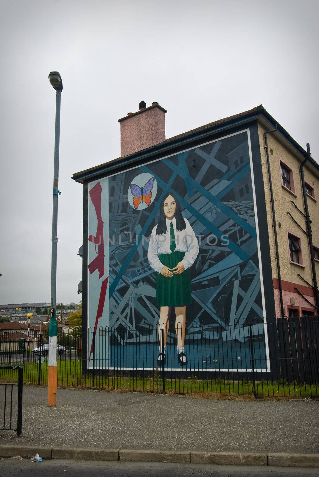 Housefront with a political painting in (London)Derry, northern Ireland.