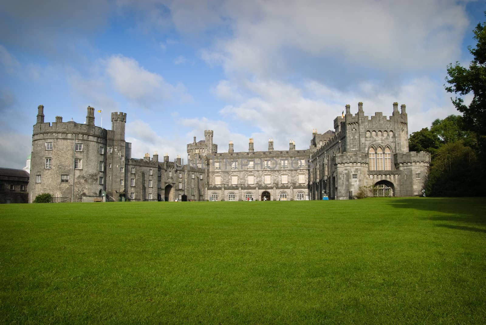 Kilkenny castle, Ireland by matthi