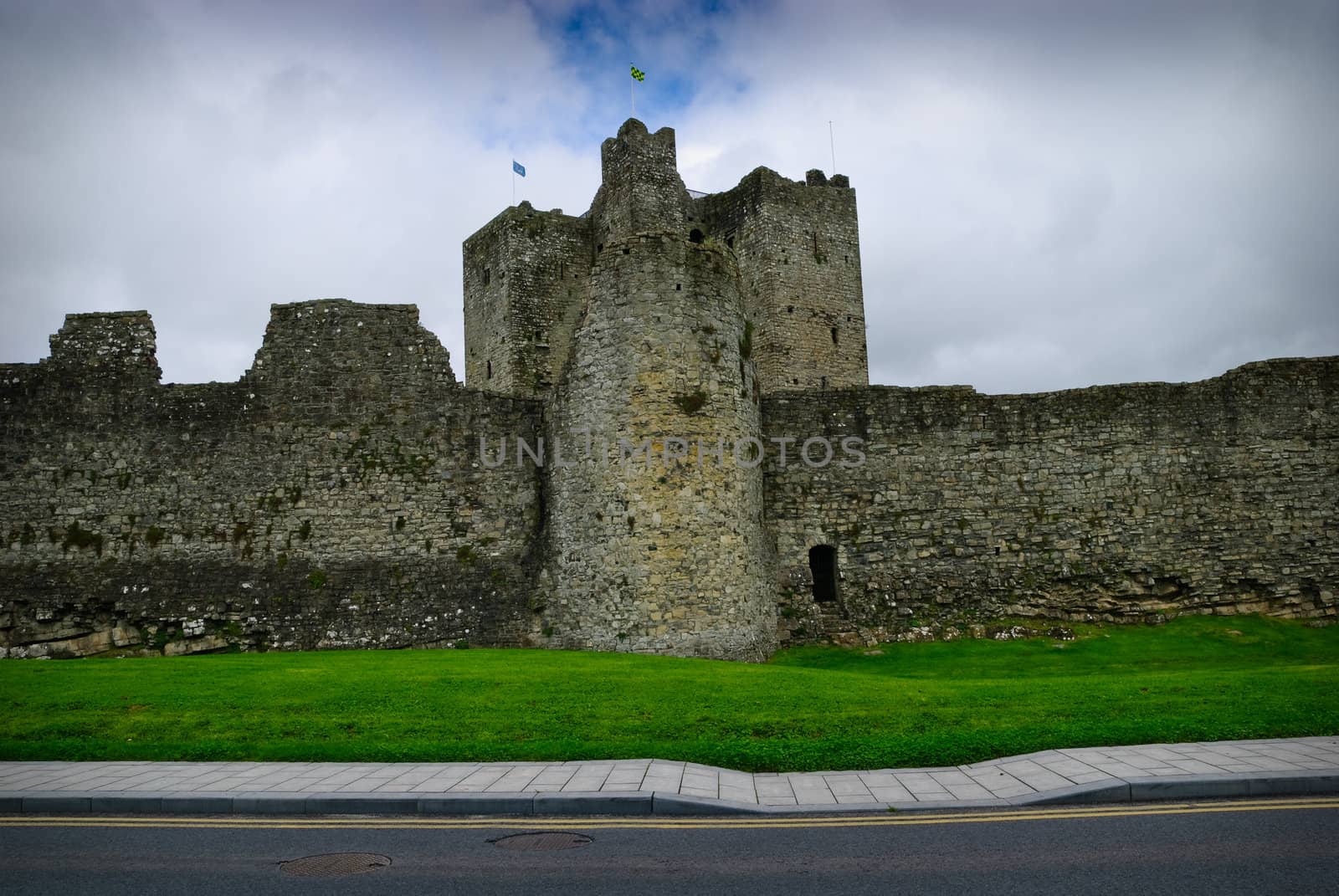 Trim Castle, Ireland by matthi