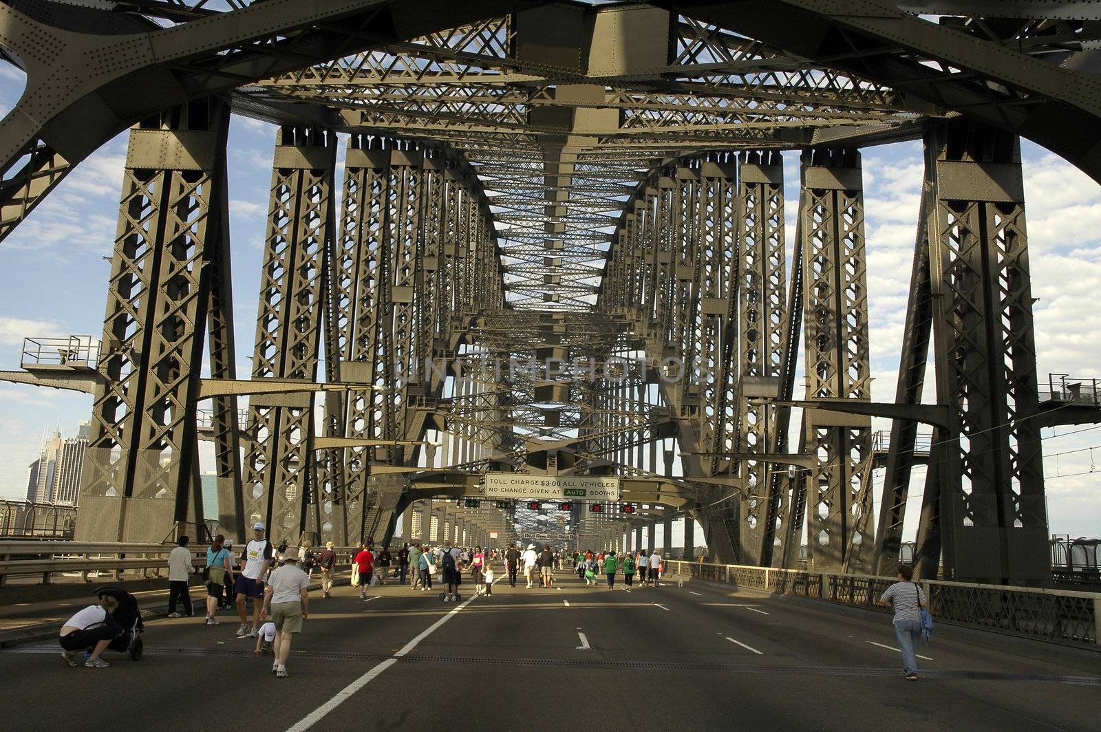 harbour bridge during sydney marathon