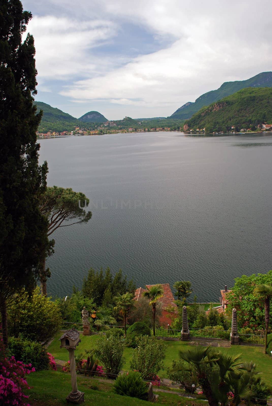 Scherrer Park is a beutiful place in Morcote, we can enjoy landscapes of lugano lake from Italian Porto Ceresio to Bissone. The park is reach with plants, trees, sculptures and othe decorations, it is the nice attraction in Italian Switzerland