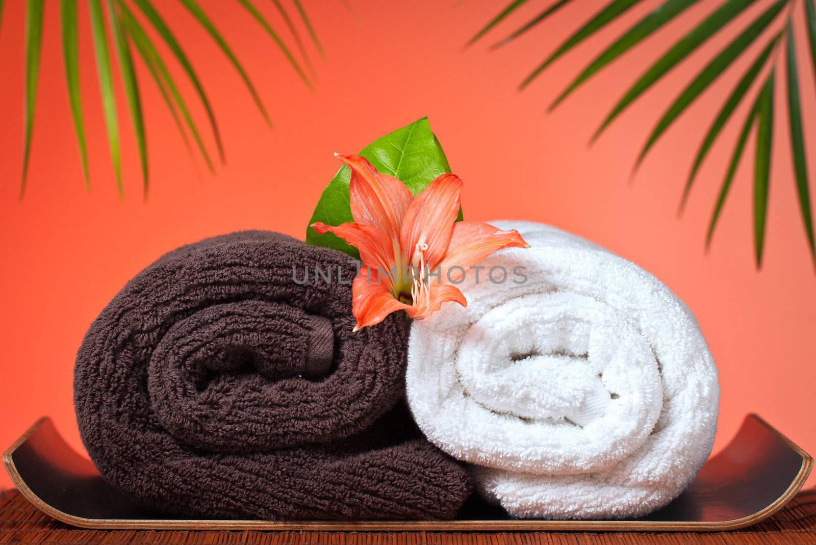 Spa & massage still life: Luxury bath towels and flowers