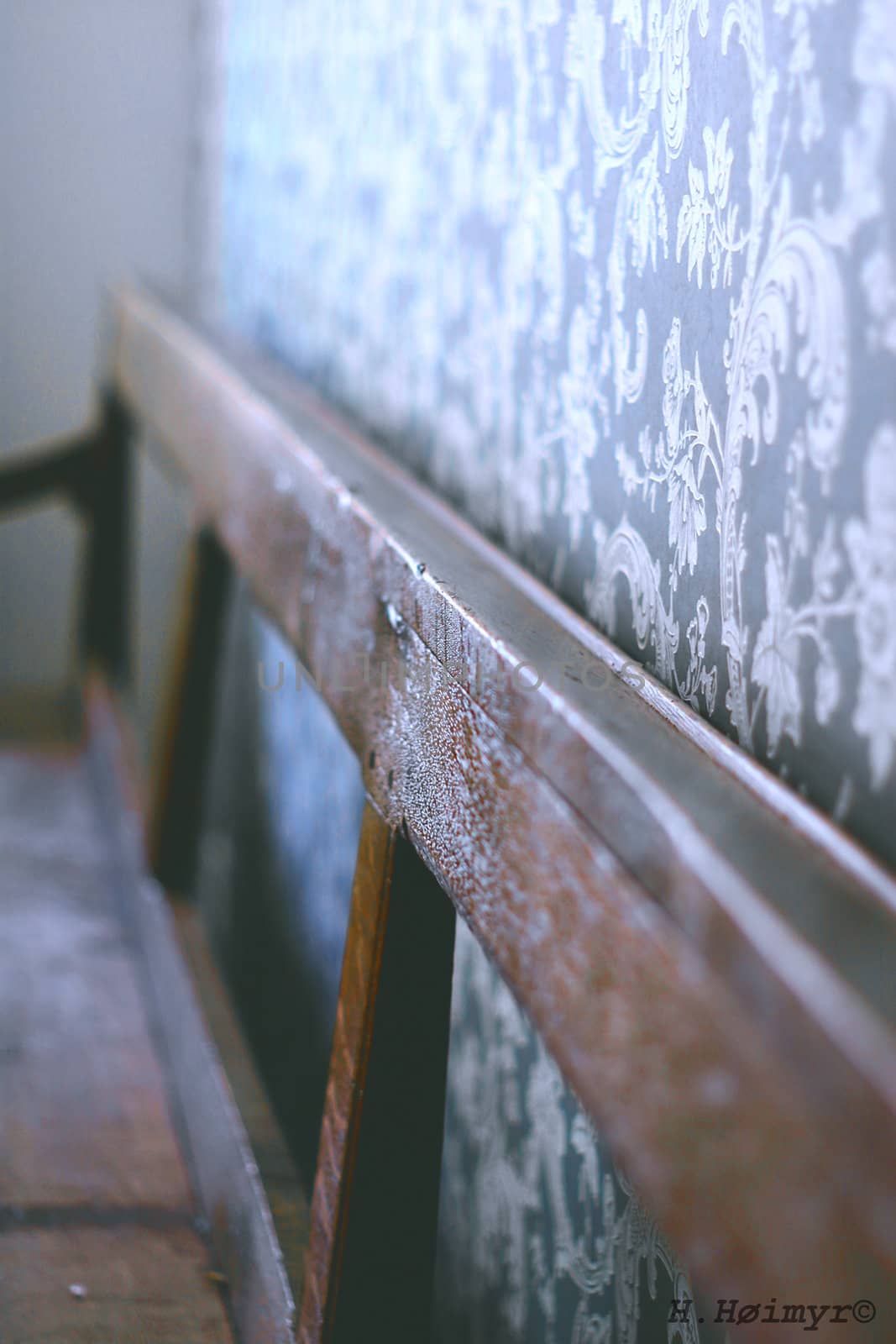 Bench in cafe'