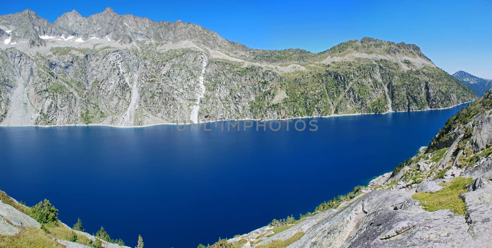 Lac de Cap-de-Long is a lake in French Hautes-Pyrenees, At an elevation of 2161 m its 130 deap. Its created by grate dam used for energy station.