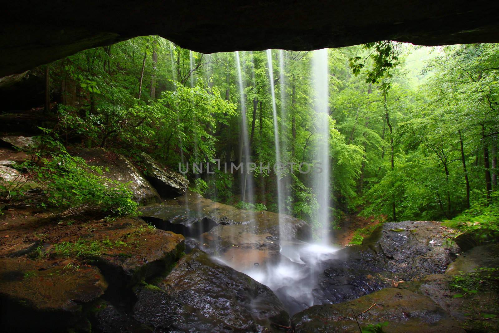 Waterfall in northern Alabama by Wirepec