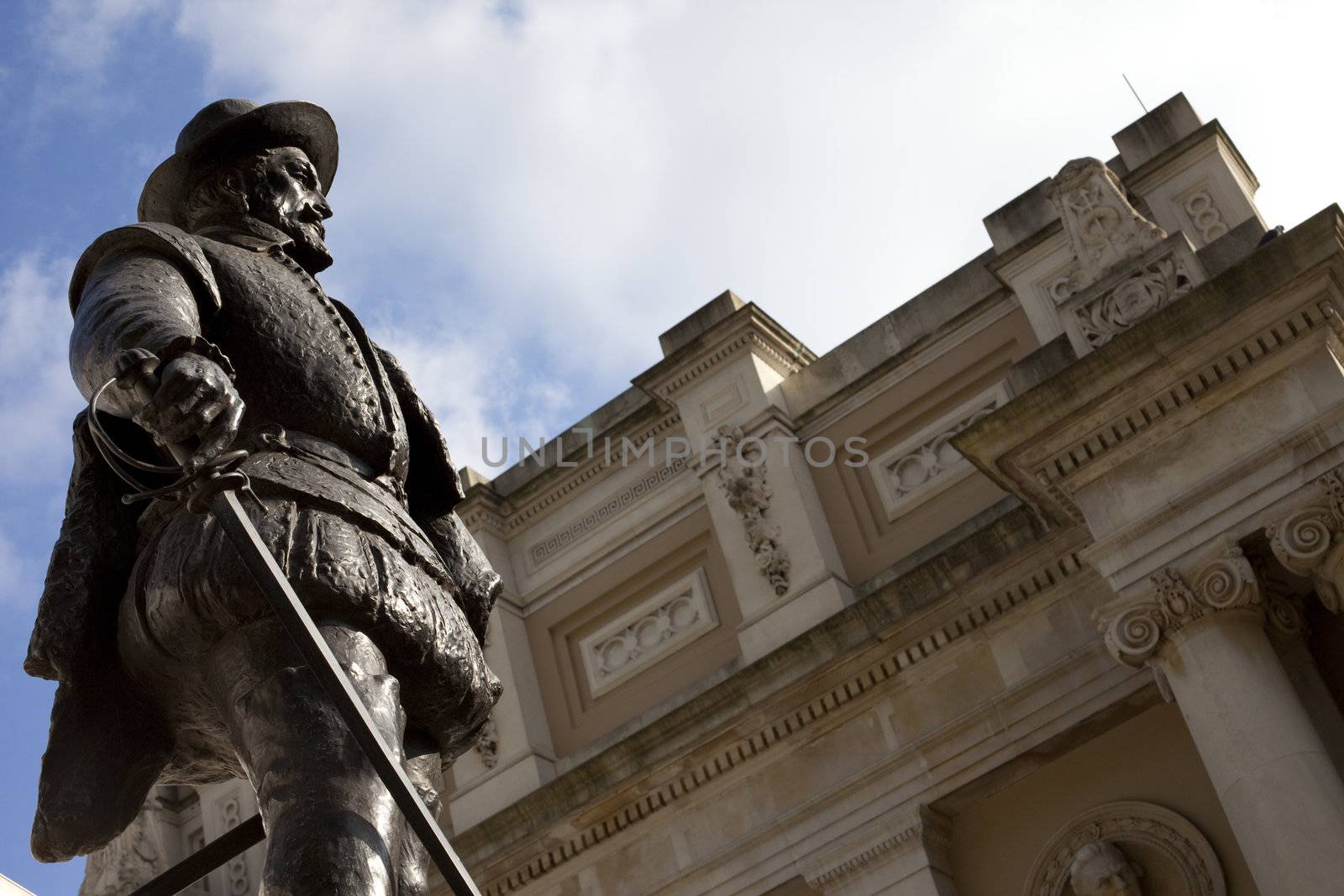 Sir Walter Raleigh Statue in Greenwich by chrisdorney