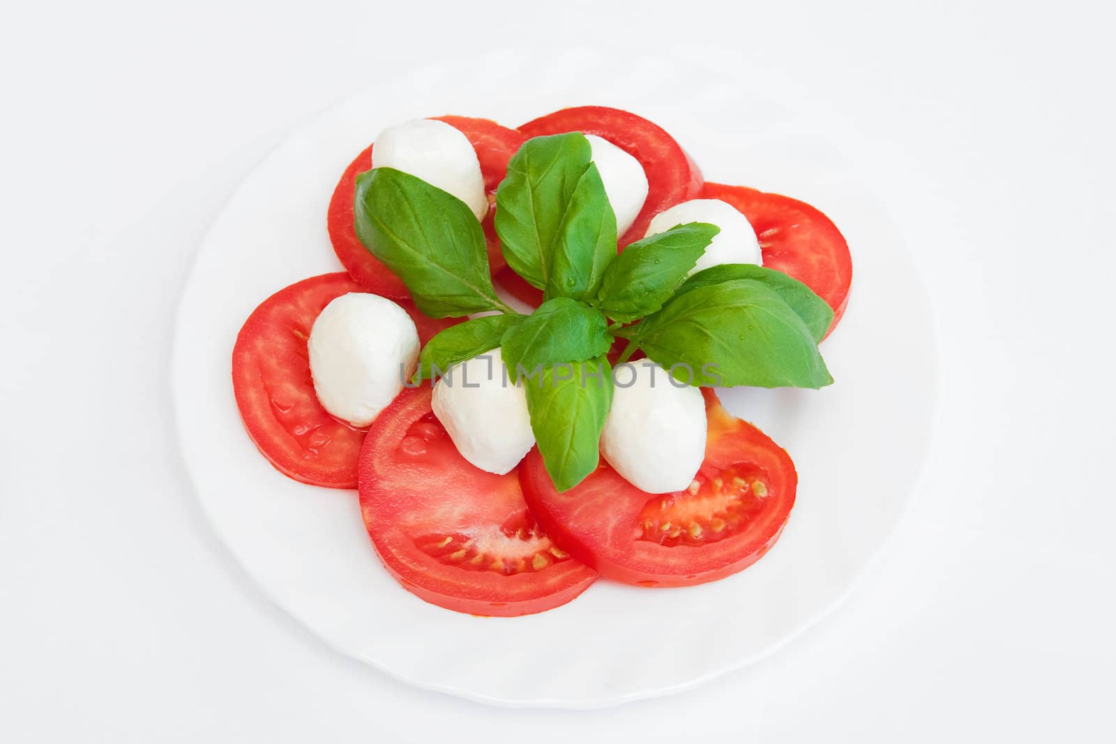 Tomatoes with mozzarella by Yaurinko
