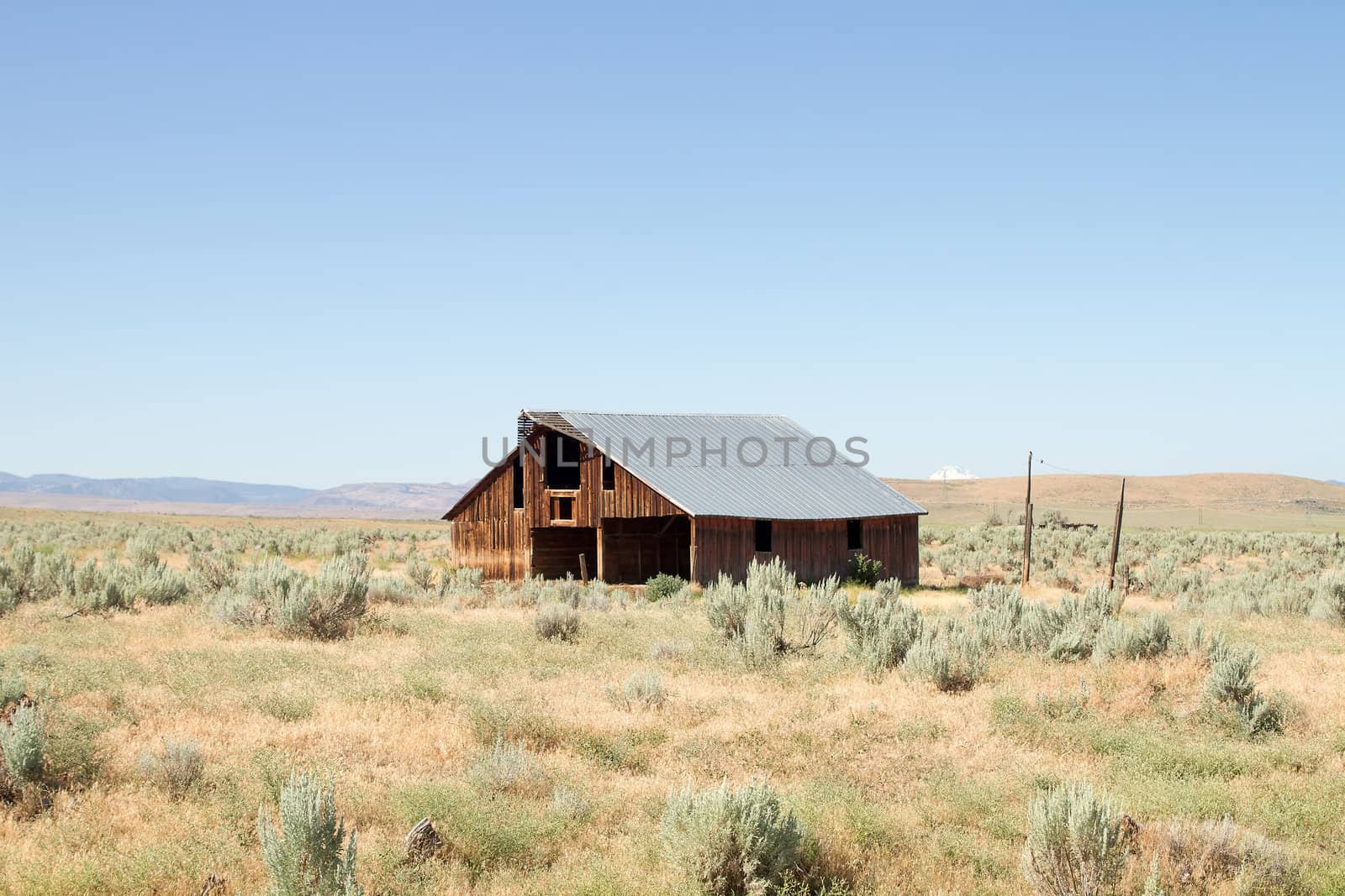 Abandoned Barn in Central Oregon Farmland