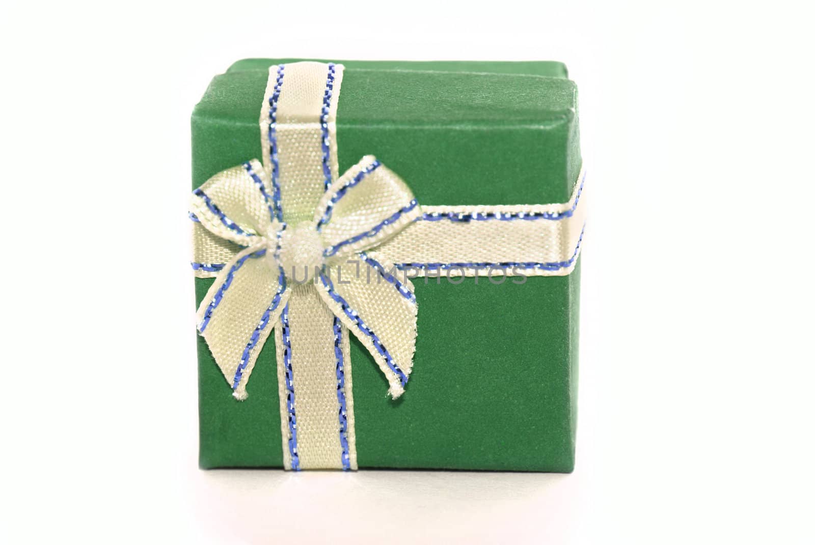 Green gift box by Olinkau